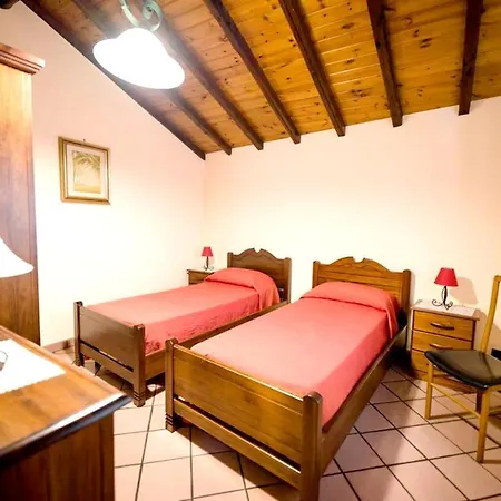 5 Bedrooms House With Wifi At
