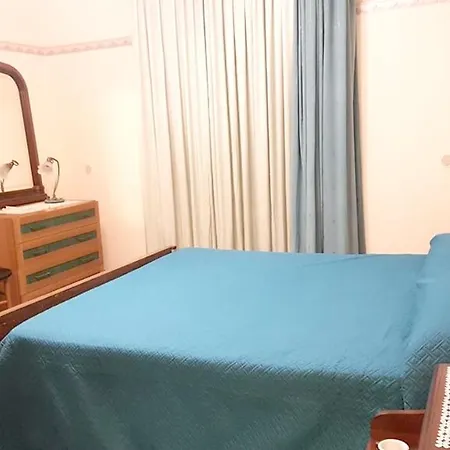 Dom wakacyjny 5 Bedrooms House With Wifi At *